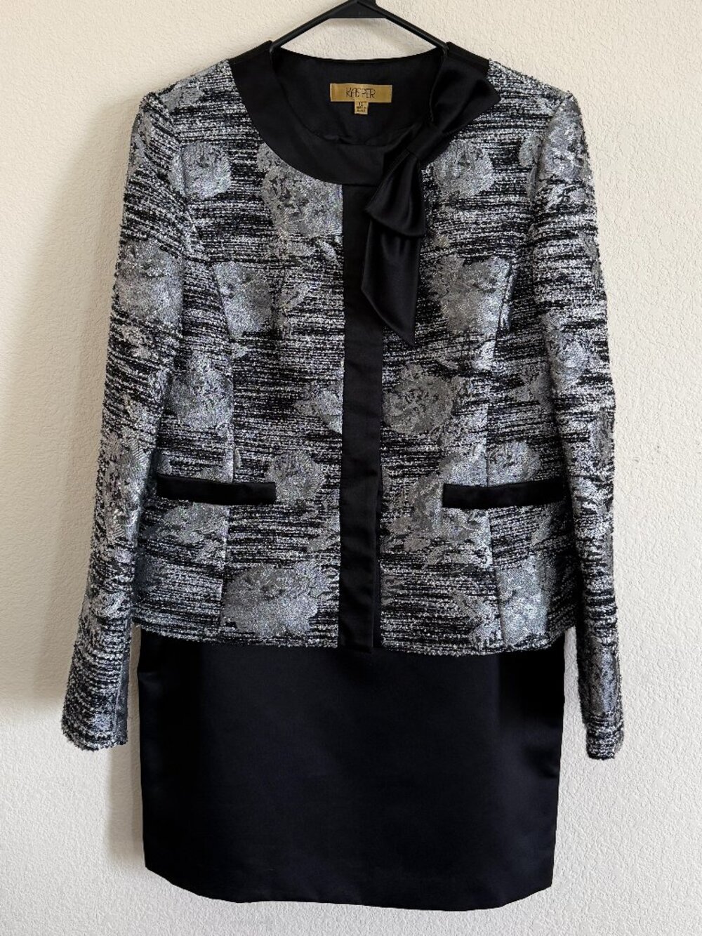 Kasper 2 Piece Suit Dress Size 10 Black Silver Jacquard Jacket Skirt Set Formal